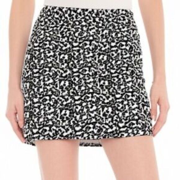 NWT Express Black and White Leopard Animal Print Mini Skirt Size XS - Picture 1 of 7